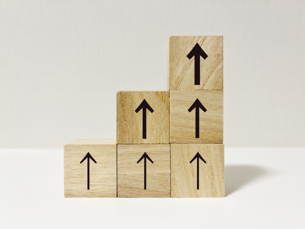 シンプルなサムネイルデザインの効果